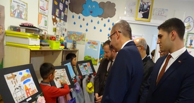 Havran Temaşalık İlkokulunda ‘Çocuk Gözüyle Filistin’ resim sergisi açıldı