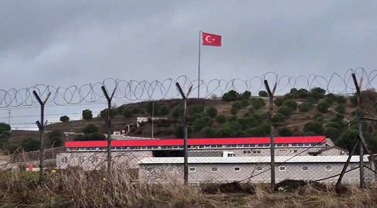 BALIKESİR VALİSİ İSMAİL USTAOĞLU, KARESİ'DE PATLAYICI ÜRETİLEN FABRİKADA MEYDANA GELEN PATLAMA SONUCU 12 KİŞİNİN HAYATINI KAYBETTİĞİNİ, 3 KİŞİNİN YARALANDIĞINI İFADE ETTİ.