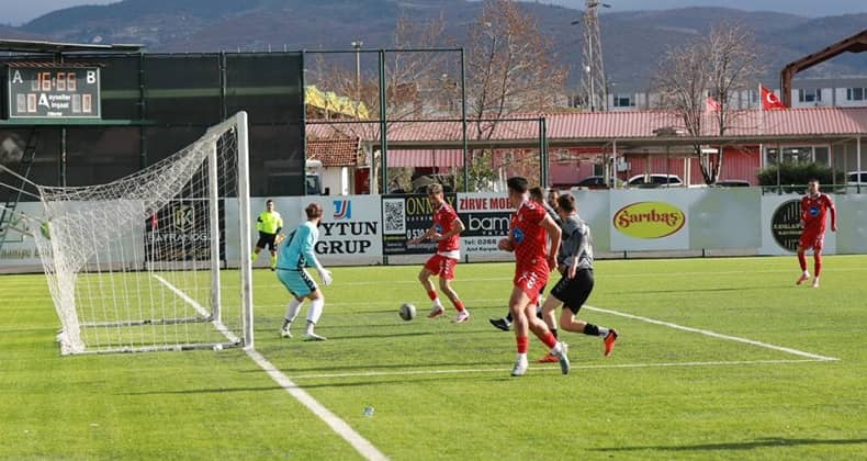 Burhaniye Belediyespor 3 puanı 3 golle aldı