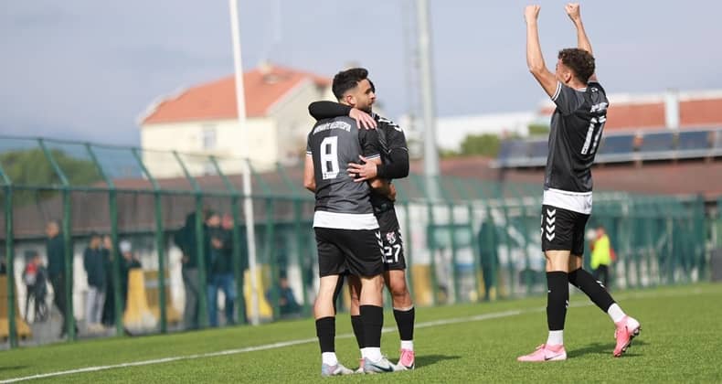 Burhaniye Belediyespor 3 puanı 3 golle aldı