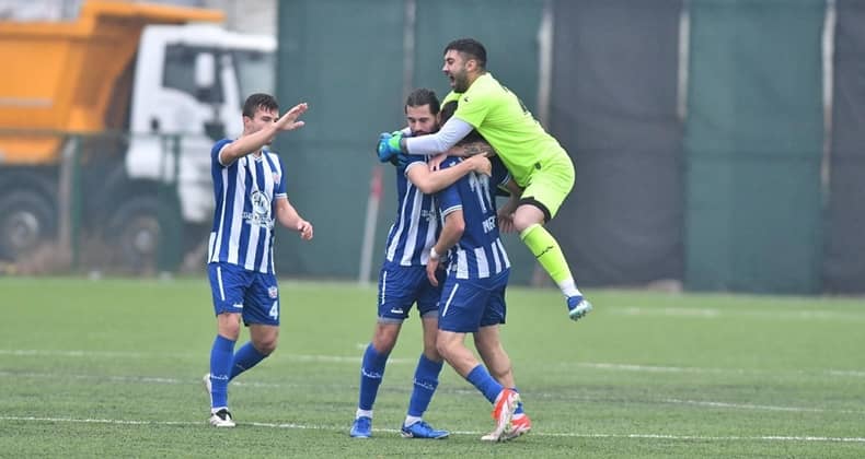 Burhaniye Belediyespor sahasında 3 gol yedi