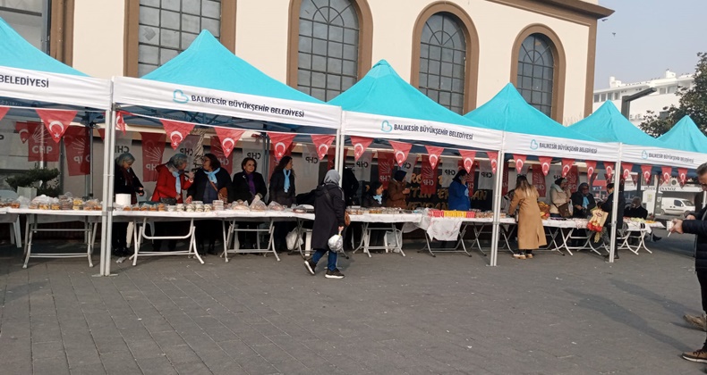 CHP Balıkesir Kadın Kolları’ndan Lösev ve Kanserli Çocuklar İçin Kermes