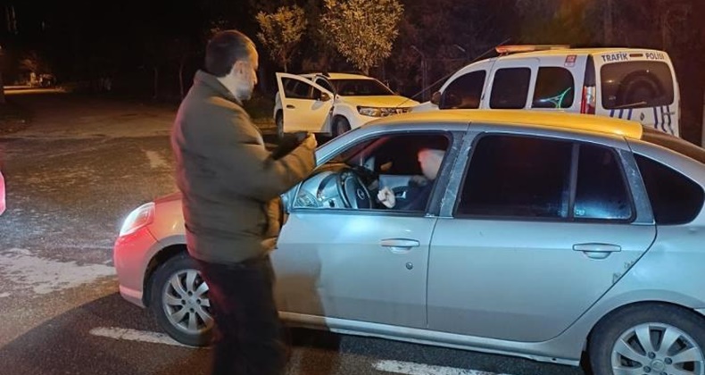 Balıkesir’de Gece Denetimi: 9 Aranan Şahıs Yakalandı 948 Araç Kontrol Edildi