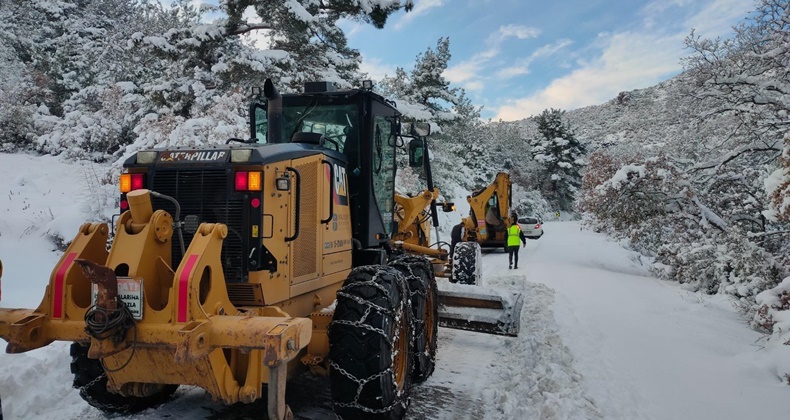 Balıkesir’de kar mesaisi