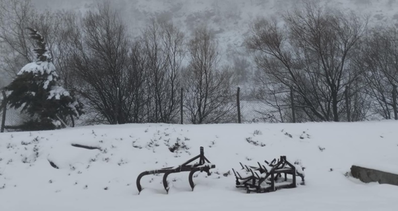 Yüksek Rakımlı Köyler Karla Kaplandı