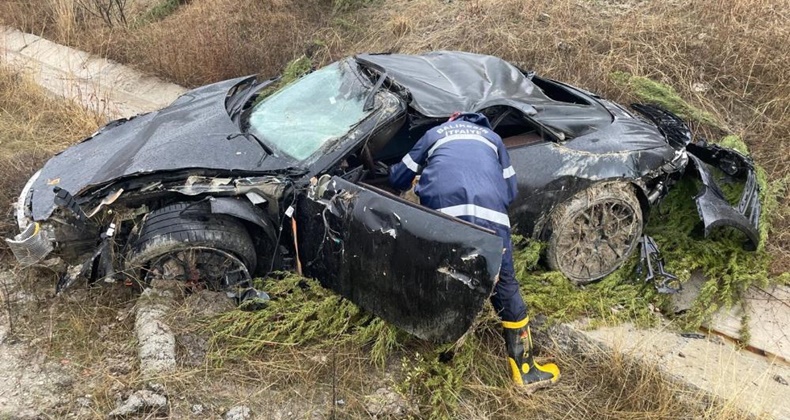 Balıkesir’de otomobil otobanda şarampole uçtu: 1 yaralı