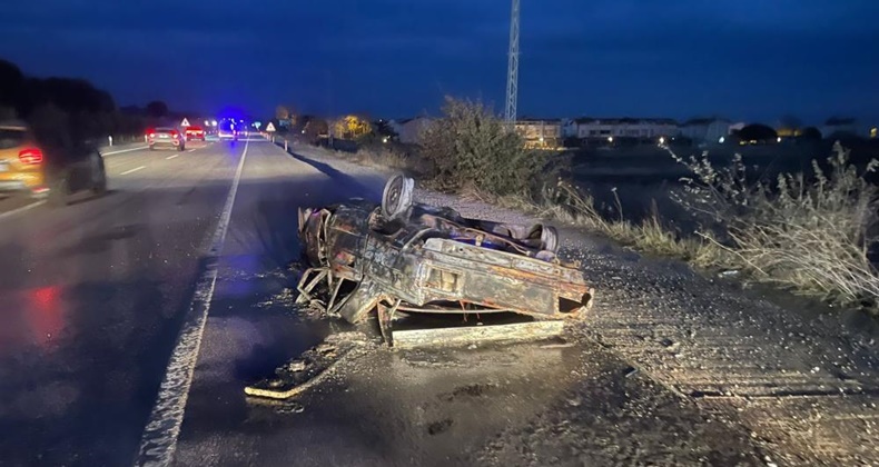 Balıkesir’de kaza yapan araç alev aldı: 2 yaralı