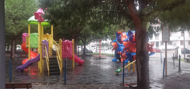 Balıkesir’de Yağmur Etkili Oldu: Sokaklar ve Parklar Boş Kaldı