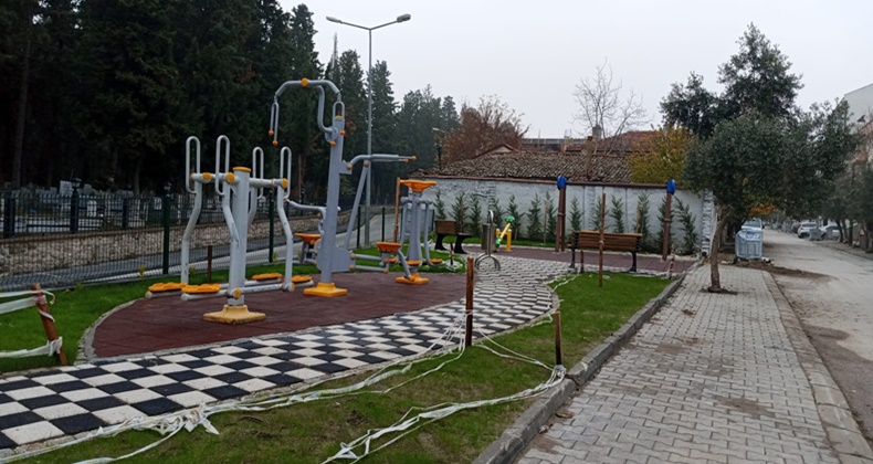 Balıkesir Vicdaniye Mahallesi’ne Yeni Spor ve Oyun Parkı Yapıldı