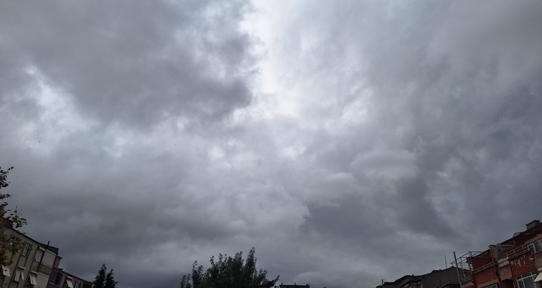 Balıkesir Güne Sağanak Yağmurla Uyandı