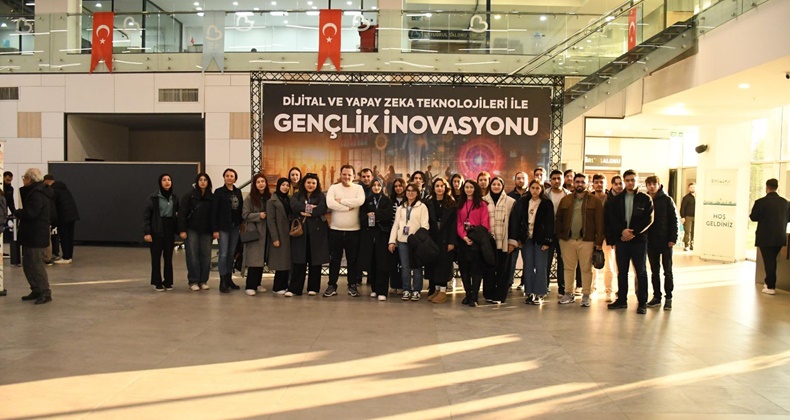 Balıkesirli gençler “Dijital Dönüşüm ve Yapay Zeka Zirvesi’nde buluştu