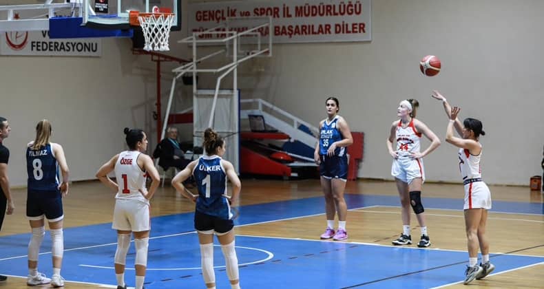 Burhaniye Belediyespor Emlak Konut'u 19 sayı farkla yendi
