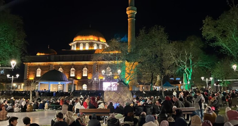 Kadir-Gecesinde-camiler-doldu-tasti-790x420