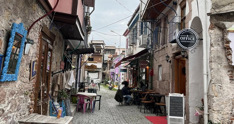 Ayvalık’ın Tarihi Sokaklarında Zamanda Yolculuk