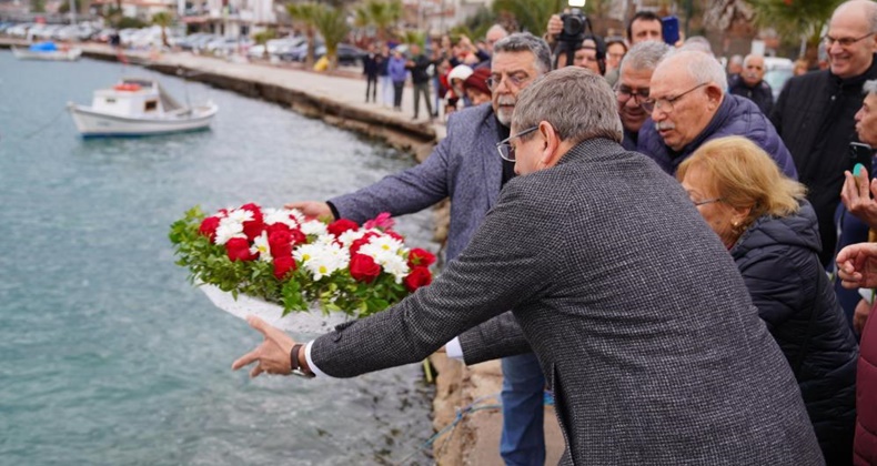 Ayvalık’ta mübadelenin 102. yılı anısına denize çelenk bırakıldı