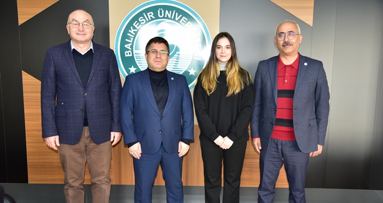 BAÜN’lü Münazaracı, Türkiye Münazara Ligi’nde İlk 20’de Yer Aldı