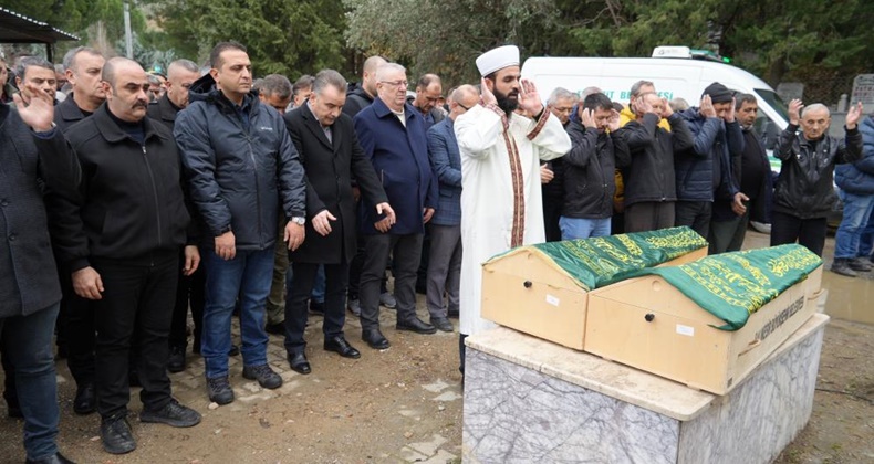 Balıkesir’deki yangında ölen kardeşler toprağa verildi