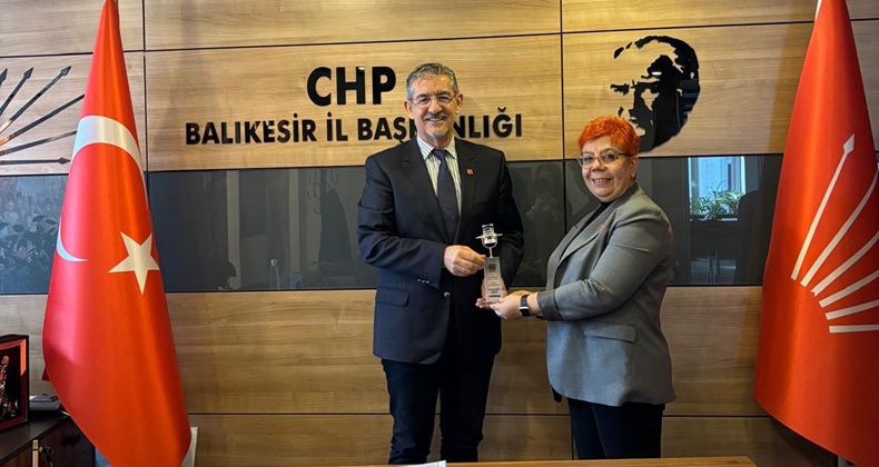 CHP Balıkesir İl Başkanı Erden Köybaşı, Aralık Ayının En Başarılı İl Başkanı Ödülünü Aldı