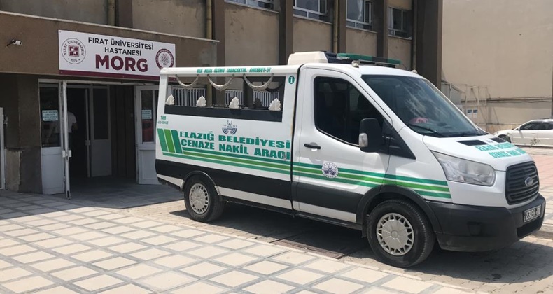 Yıkamayı unuttukları mevtayı mezardan çıkarıp yıkadılar