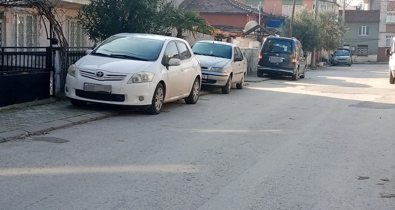 Kaldırıma Park Eden Araçlar Tepki Topluyor