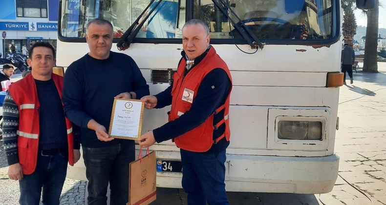 Ayvalık’ta Türk Kızılay’ından kan bağışçısına altın madalya