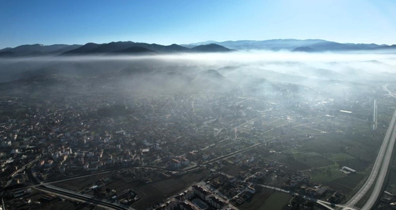Sındırgı’da sis etkili oldu