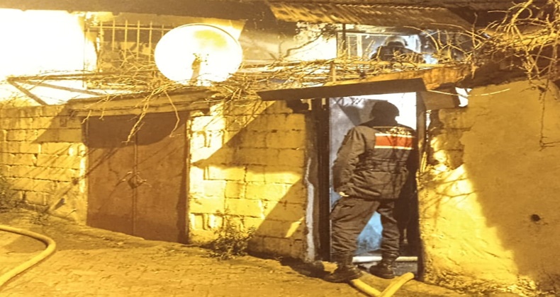 Edremit’te Ev Yangını: İki Küçük Çocuk Hayatını Kaybetti