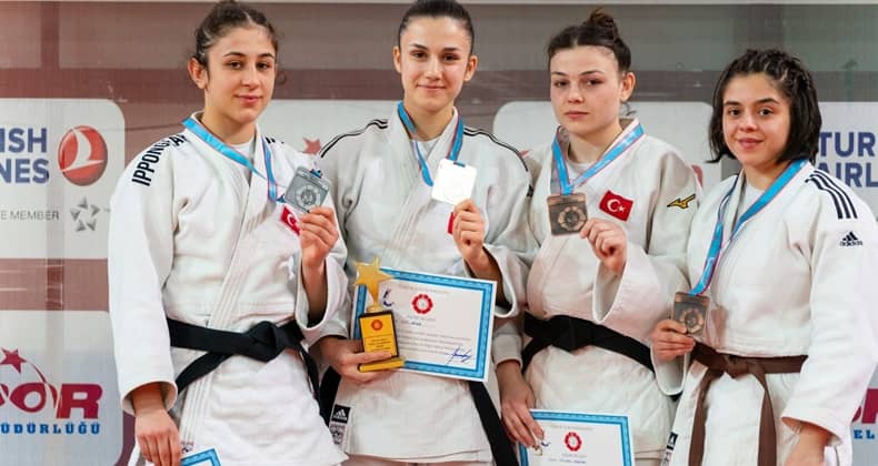Balıkesir Büyükşehir Belediyesporlu judocular Türkiye şampiyonu