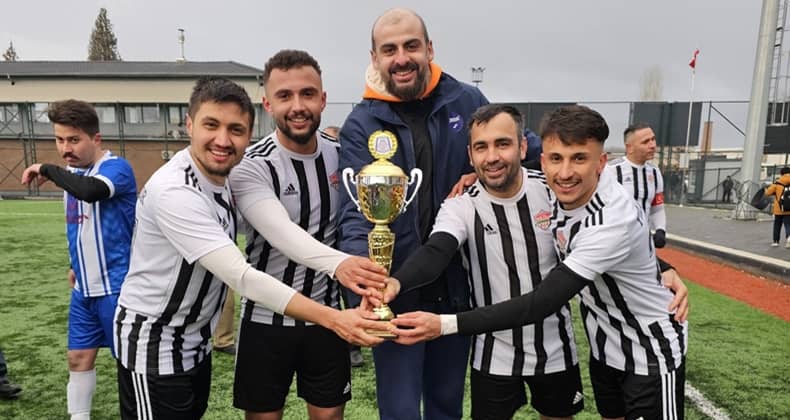 Şampiyon Balıkesir Yıldızspor başarısını namağlup unvanıyla taçlandırdı