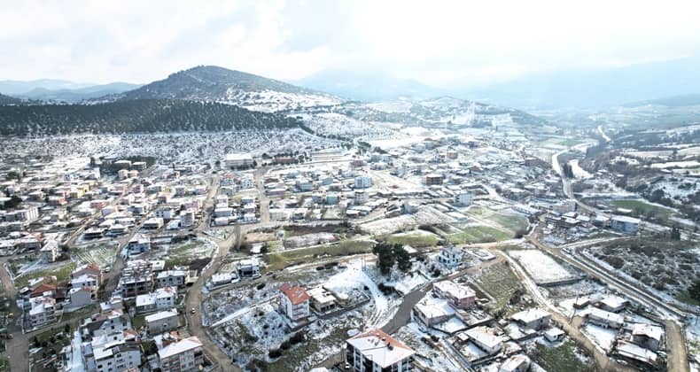 Sındırgı’da beyaz örtü havadan görüntülendi