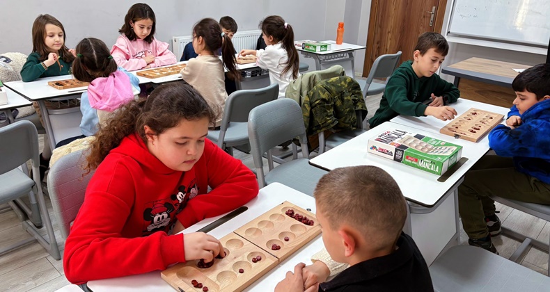 Edremit Belediyesi’nden Çocuklara Zeka Oyunları Atölyesi