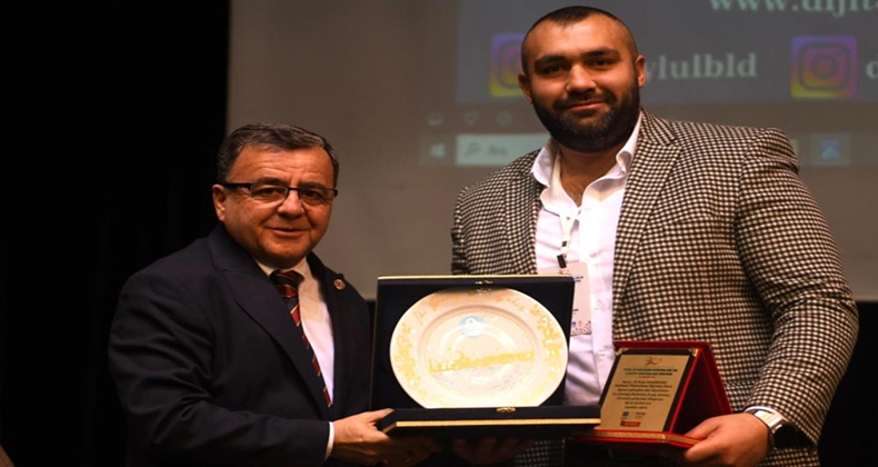 Efsane boksör Muhammed Ali Balıkesir’de anıldı