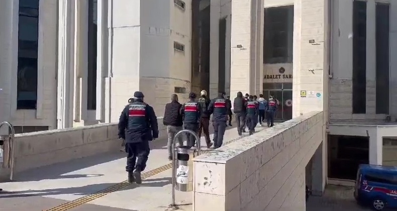 Balıkesir’de göçmen kaçakçılığı operasyonunda 5 kişi tutuklandı