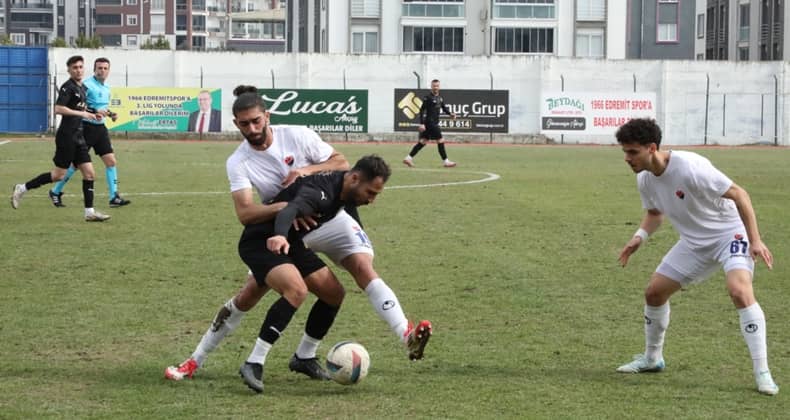 1966 Edremitspor gol düellosundan 3-2 galip çıktı
