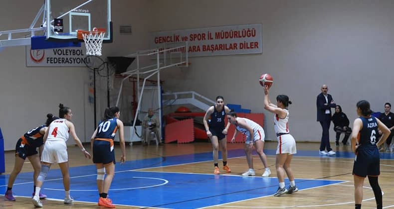 Burhaniye Belediyespor Mersin ekibini farklı yendi