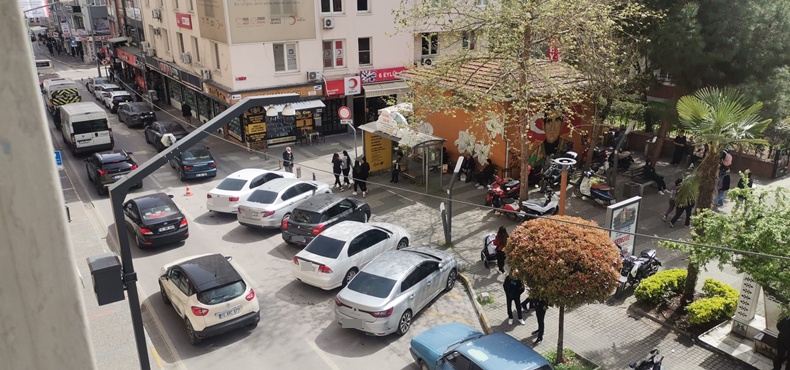 Kızılay Caddesi’nde Otobüs Durağı Park Alanına Dönüştü