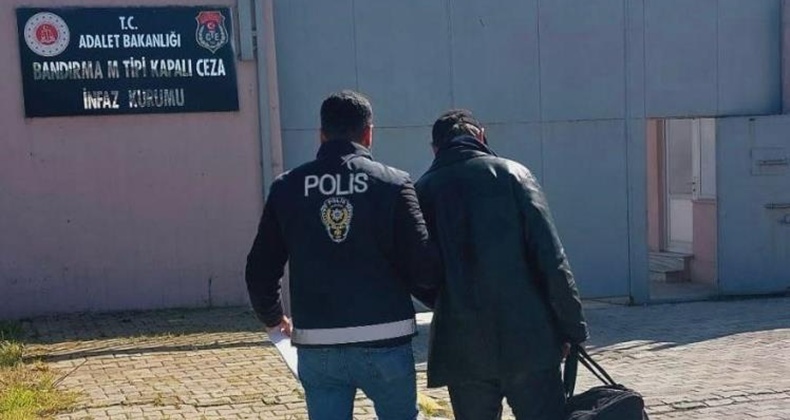 Balıkesir’de dolandırıcılık suçundan aranan şahıs yakalandı