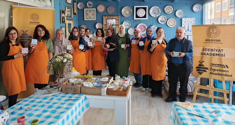 Balıkesir’de Öğretmenler Çini ve Edebiyatı Buluşturan Etkinlikte Buluştu