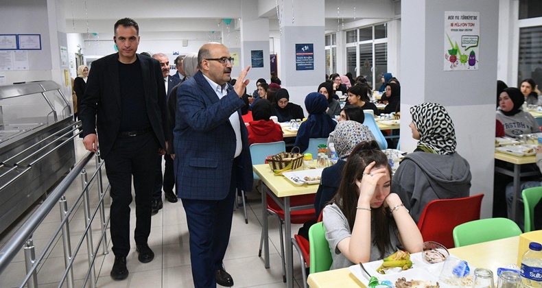 Vali İsmail Ustaoğlu Öğrencilerle İftar Programında Buluştu