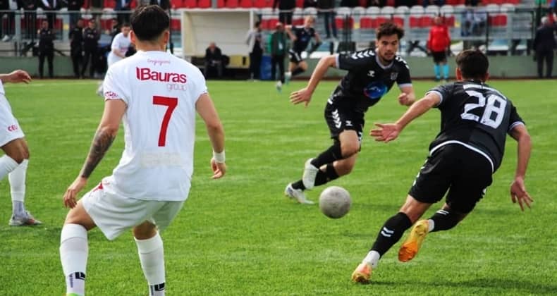 Burhaniye Belediyespor uzatma golüyle 2 puan bıraktı