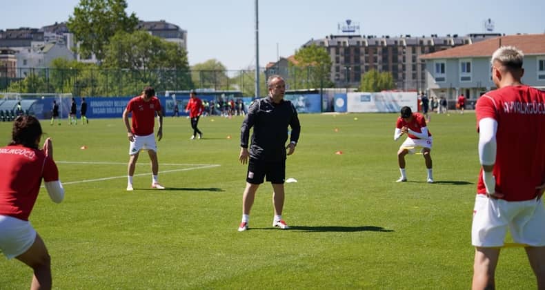 Ayvalıkgücü Belediyespor turu taraftarsız arayacak