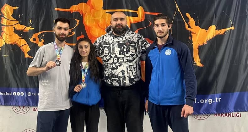 Balıkesir Üniversitesi sporcularından çifte madalya