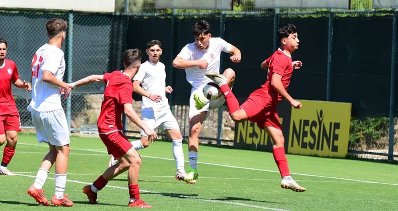 Balıkesirspor U17 Takımı finale doğru ilerliyor