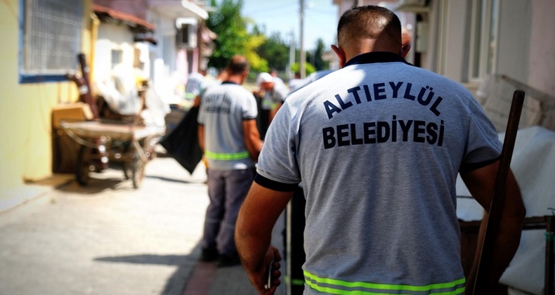 Altıeylül’de ekipler tam kadro sahada
