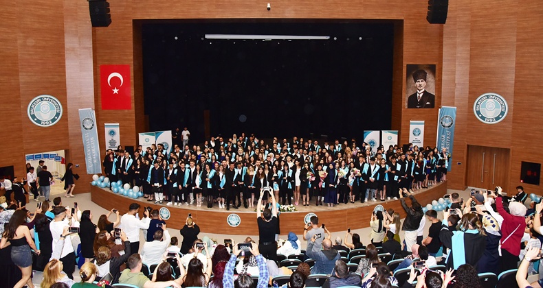 BAÜN Balıkesir MYO’da Mezuniyet Coşkusu