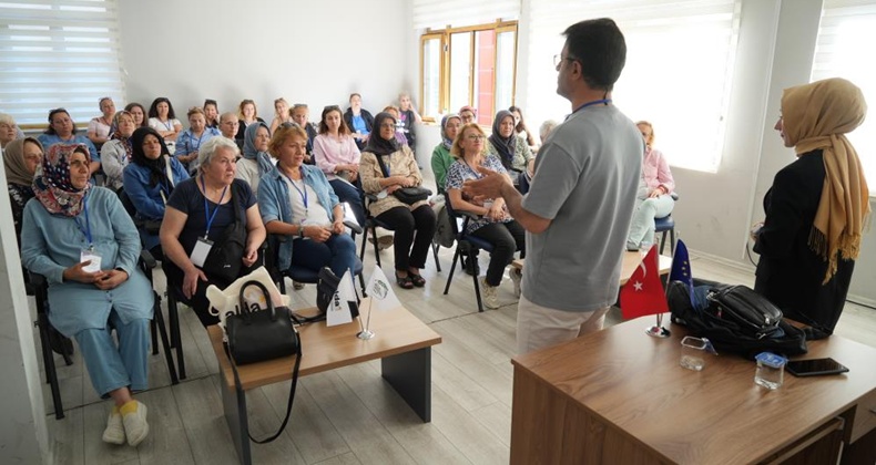 Edremit’te kadınların yerel yönetime katılımı güçleniyor