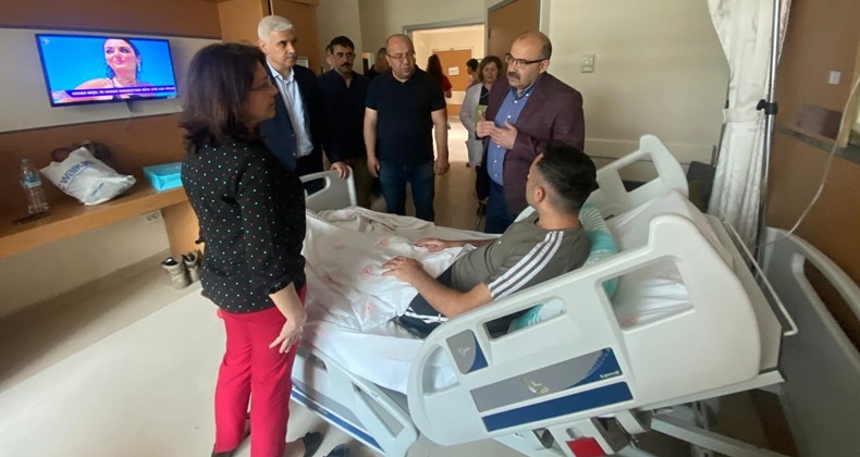 Balıkesir Atatürk Şehir Hastanesi’nde Tedavi Gören Polisler Yalnız Bırakılmadı