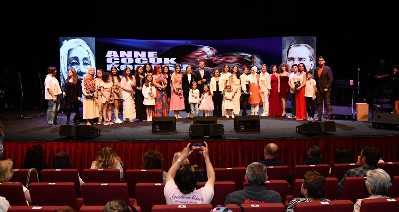 Balıkesir’de anneler ve çocuklarından benzersiz konser