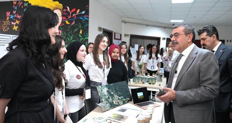 Milli Eğitim Bakanı Yusuf Tekin’den Balıkesir’de Sürpriz Ziyaret