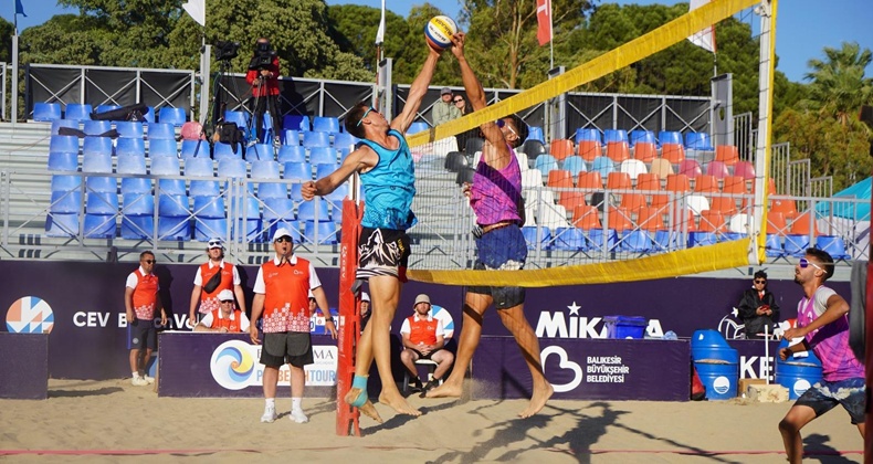 Plaj voleybolunun kalbi Ören’de attı